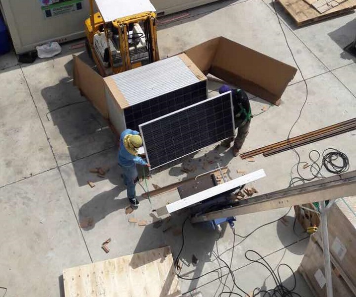 Installation einer Solaranlage auf dem Dach