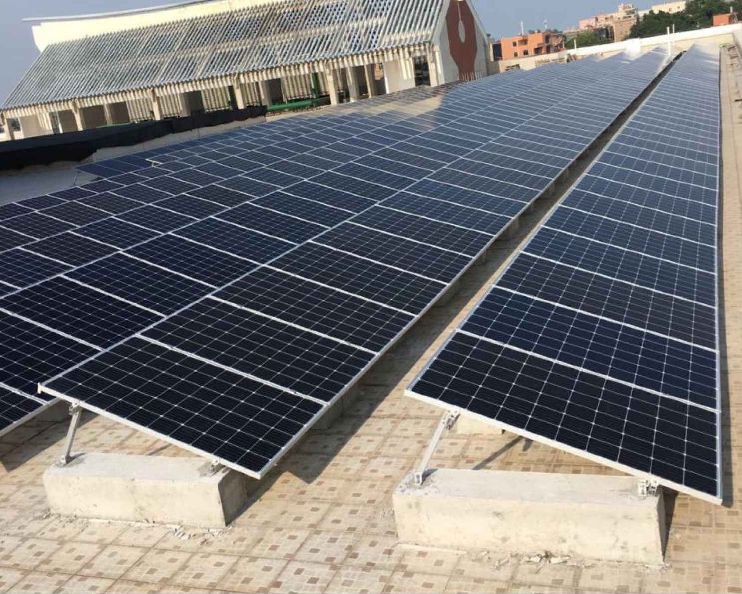 Startseite Flachdach-Solarstruktur 1,4 MW